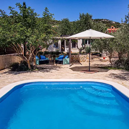Mariah With Pool Near National Park Krka 빌리제